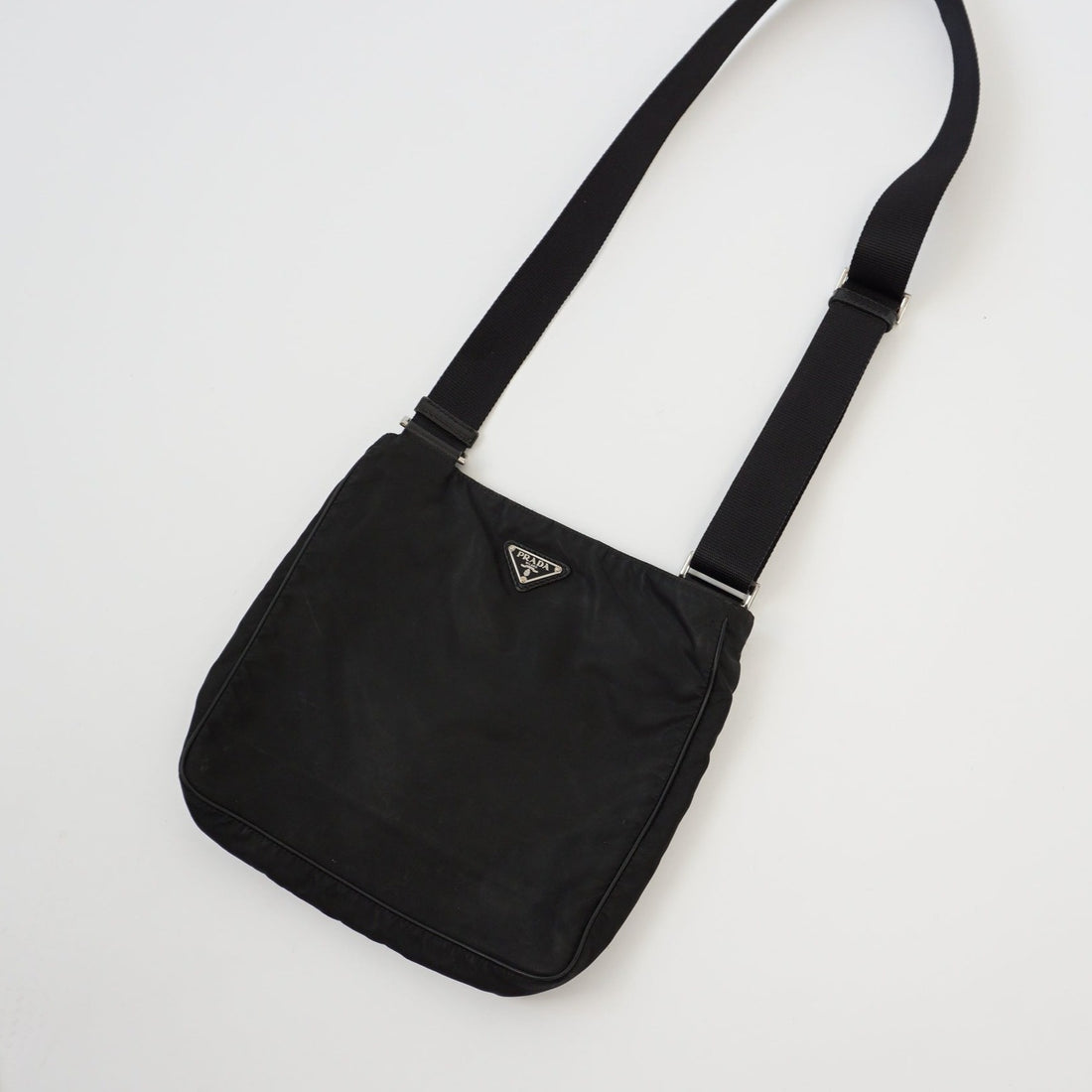 90er Sportbekleidung 2000er Style Trackpants-Trends Retro-Trikots Trackjackets im Vintage-Stil Winterjacken mit Retro-Vibe Trendige Hosen Jogginghosen von bekannten Marken wie Nike, Arc'teryx, Adidas Polo Ralph Lauren Designer Sportmode Carlo Coulliuci Sp