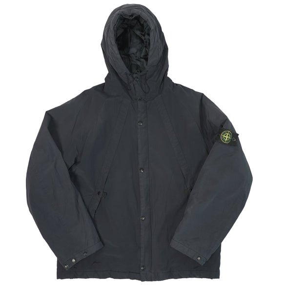 90er Sportbekleidung 2000er Style Trackpants-Trends Retro-Trikots Trackjackets im Vintage-Stil Winterjacken mit Retro-Vibe Trendige Hosen Jogginghosen von bekannten Marken wie Nike, Arc'teryx, Adidas Polo Ralph Lauren Designer Sportmode Carlo Coulliuci Sp