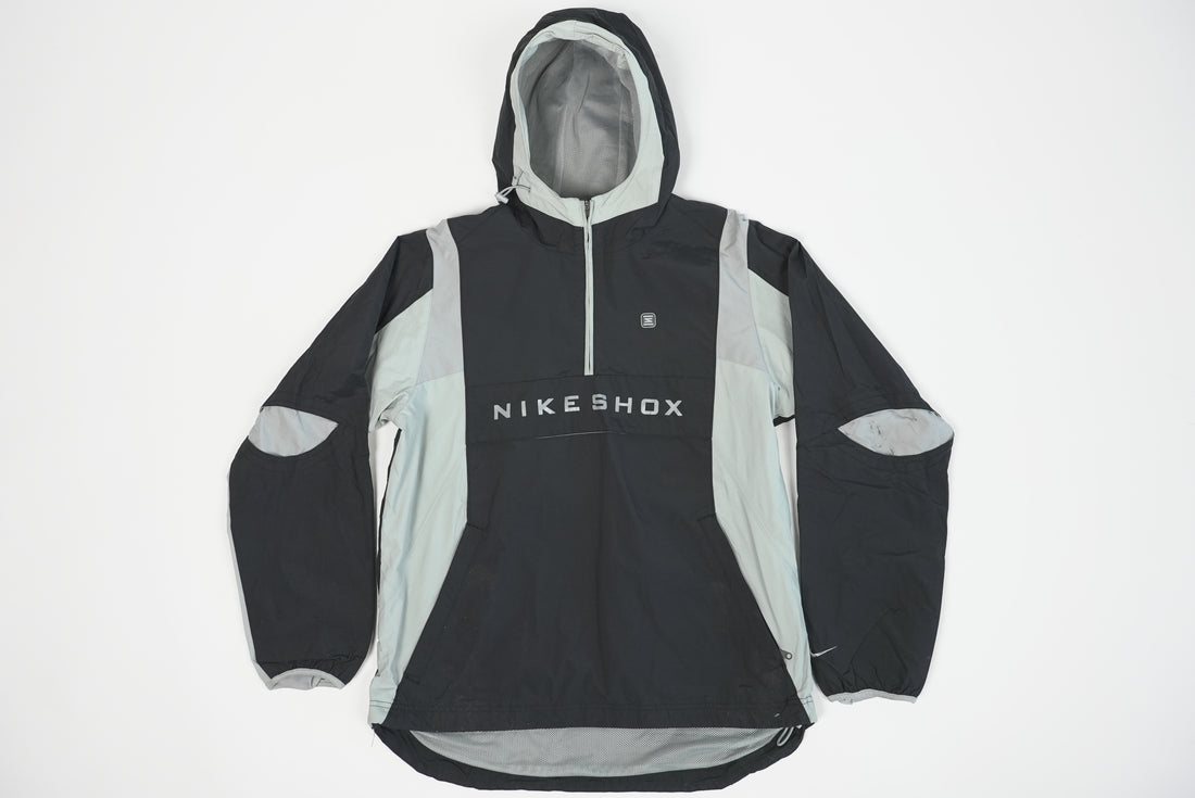 90er Sportbekleidung 2000er Style Trackpants-Trends Retro-Trikots Trackjackets im Vintage-Stil Winterjacken mit Retro-Vibe Trendige Hosen Jogginghosen von bekannten Marken wie Nike, Arc'teryx, Adidas Polo Ralph Lauren Designer Sportmode Carlo Coulliuci Sp