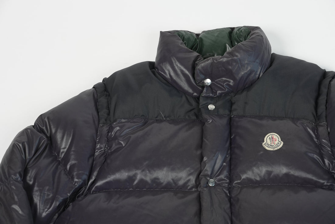 90er Sportbekleidung 2000er Style Trackpants-Trends Retro-Trikots Trackjackets im Vintage-Stil Winterjacken mit Retro-Vibe Trendige Hosen Jogginghosen von bekannten Marken wie Nike, Arc'teryx, Adidas Polo Ralph Lauren Designer Sportmode Carlo Coulliuci Sp