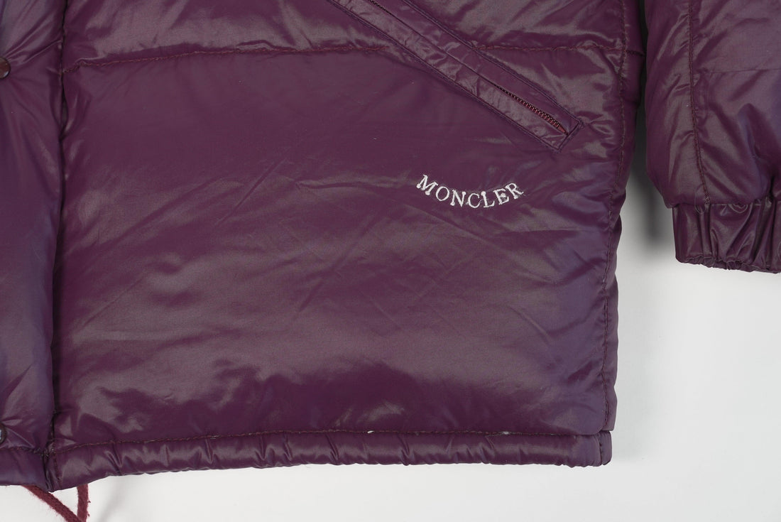90er Sportbekleidung 2000er Style Trackpants-Trends Retro-Trikots Trackjackets im Vintage-Stil Winterjacken mit Retro-Vibe Trendige Hosen Jogginghosen von bekannten Marken wie Nike, Arc'teryx, Adidas Polo Ralph Lauren Designer Sportmode Carlo Coulliuci Sp
