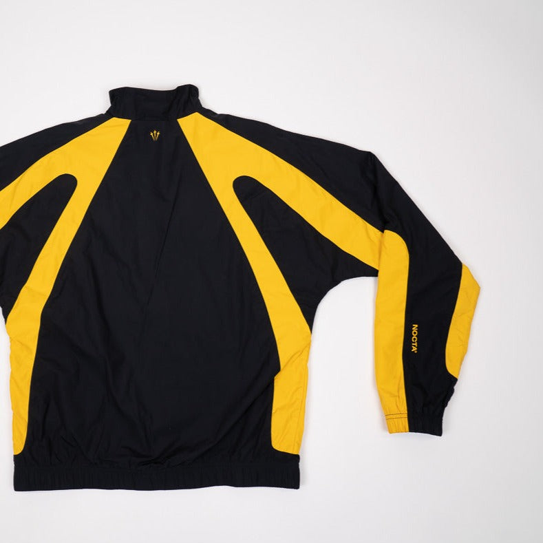 90er Sportbekleidung 2000er Style Trackpants-Trends Retro-Trikots Trackjackets im Vintage-Stil Winterjacken mit Retro-Vibe Trendige Hosen Jogginghosen von bekannten Marken wie Nike, Arc'teryx, Adidas Polo Ralph Lauren Designer Sportmode Carlo Coulliuci Sp