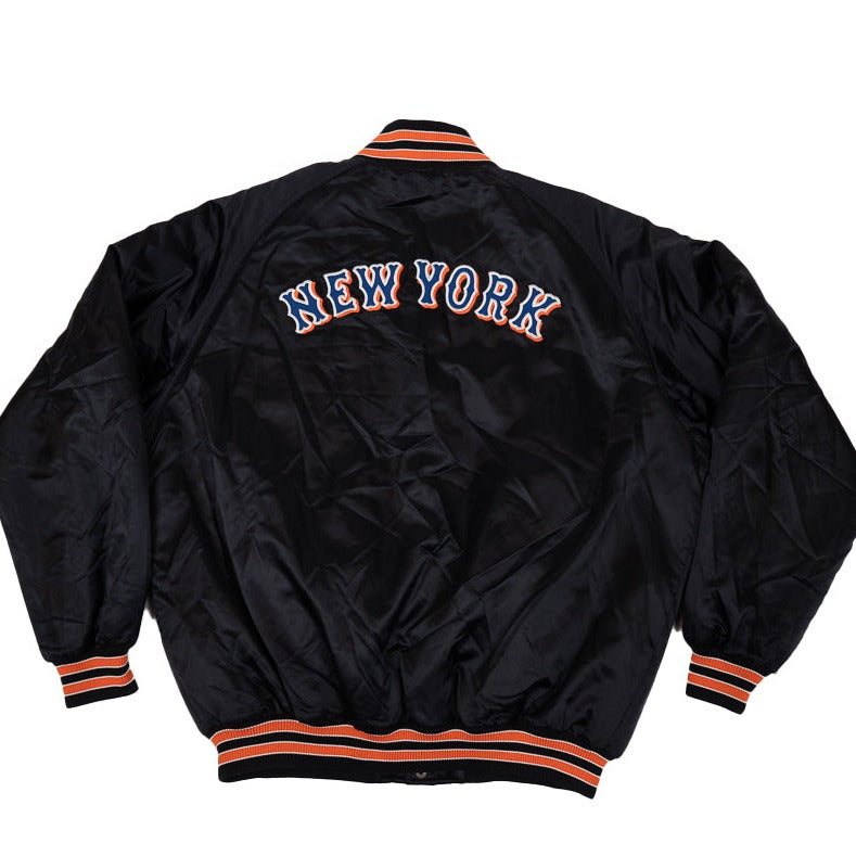 90er Sportbekleidung 2000er Style Trackpants-Trends Retro-Trikots Trackjackets im Vintage-Stil Winterjacken mit Retro-Vibe Trendige Hosen Jogginghosen von bekannten Marken wie Nike, Arc'teryx, Adidas Polo Ralph Lauren Designer Sportmode Carlo Coulliuci Sp