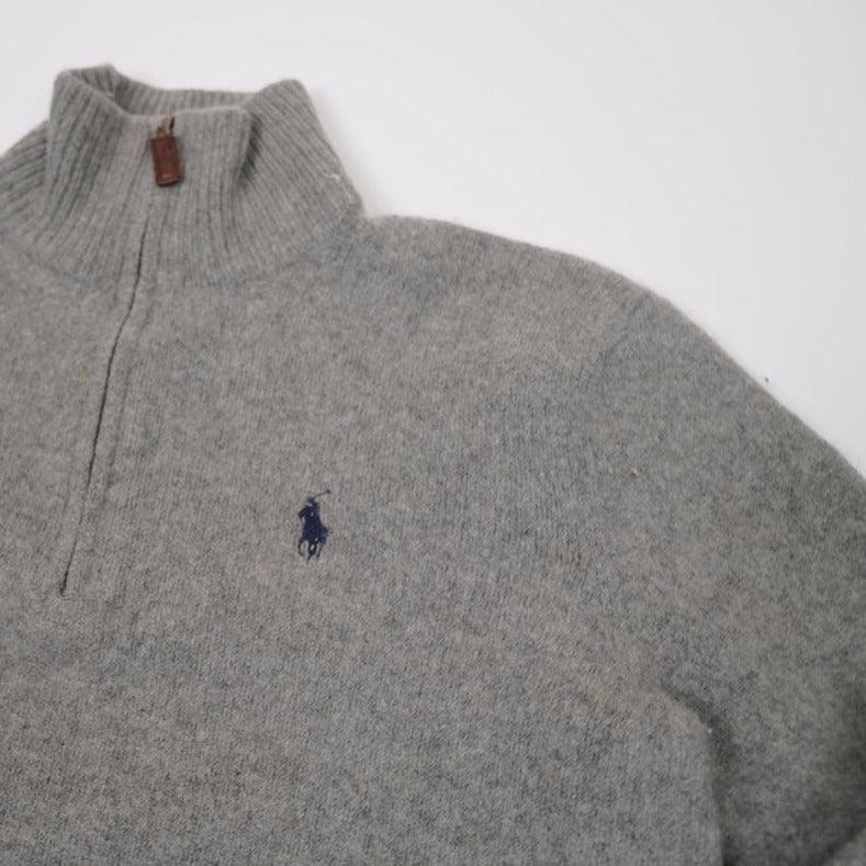 90er Sportbekleidung 2000er Style Trackpants-Trends Retro-Trikots Trackjackets im Vintage-Stil Winterjacken mit Retro-Vibe Trendige Hosen Jogginghosen von bekannten Marken wie Nike, Arc'teryx, Adidas Polo Ralph Lauren Designer Sportmode Carlo Coulliuci Sp