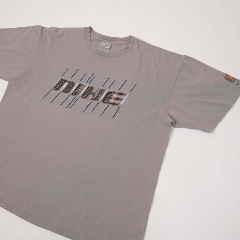 90er Sportbekleidung 2000er Style Trackpants-Trends Retro-Trikots Trackjackets im Vintage-Stil Winterjacken mit Retro-Vibe Trendige Hosen Jogginghosen von bekannten Marken wie Nike, Arc'teryx, Adidas Polo Ralph Lauren Designer Sportmode Carlo Coulliuci Sp