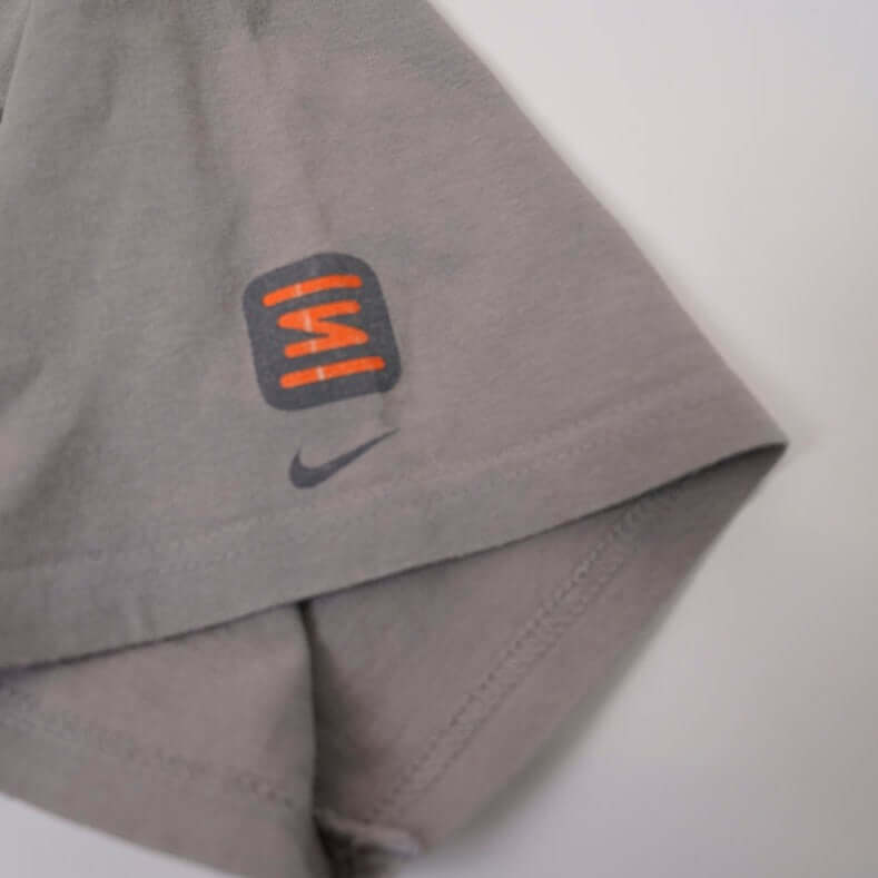 90er Sportbekleidung 2000er Style Trackpants-Trends Retro-Trikots Trackjackets im Vintage-Stil Winterjacken mit Retro-Vibe Trendige Hosen Jogginghosen von bekannten Marken wie Nike, Arc'teryx, Adidas Polo Ralph Lauren Designer Sportmode Carlo Coulliuci Sp