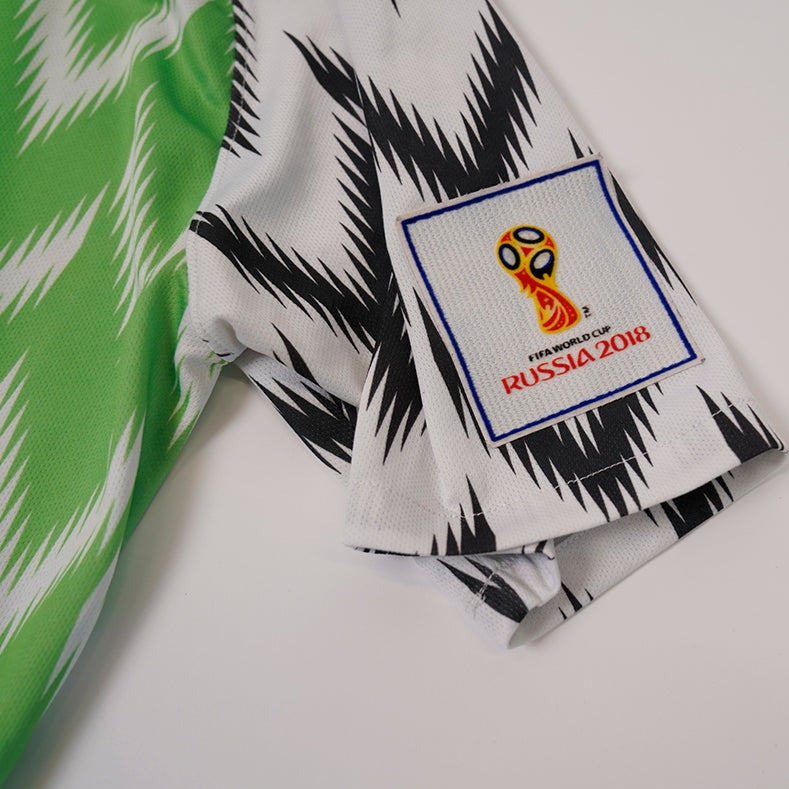 90er Sportbekleidung 2000er Style Trackpants-Trends Retro-Trikots Trackjackets im Vintage-Stil Winterjacken mit Retro-Vibe Trendige Hosen Jogginghosen von bekannten Marken wie Nike, Arc'teryx, Adidas Polo Ralph Lauren Designer Sportmode Carlo Coulliuci Sp