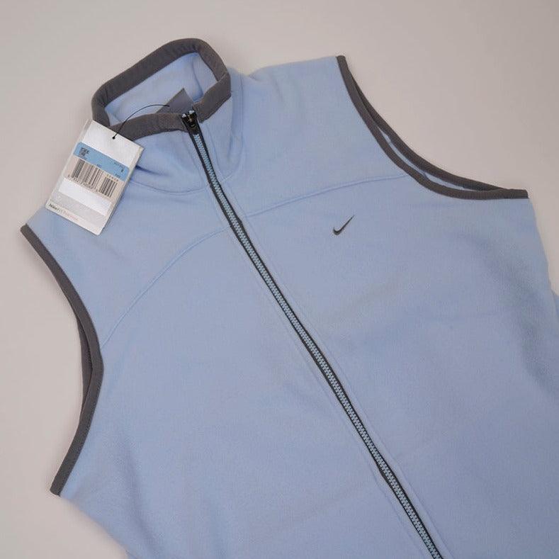 90er Sportbekleidung 2000er Style Trackpants-Trends Retro-Trikots Trackjackets im Vintage-Stil Winterjacken mit Retro-Vibe Trendige Hosen Jogginghosen von bekannten Marken wie Nike, Arc'teryx, Adidas Polo Ralph Lauren Designer Sportmode Carlo Coulliuci Sp