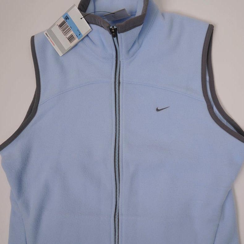 90er Sportbekleidung 2000er Style Trackpants-Trends Retro-Trikots Trackjackets im Vintage-Stil Winterjacken mit Retro-Vibe Trendige Hosen Jogginghosen von bekannten Marken wie Nike, Arc'teryx, Adidas Polo Ralph Lauren Designer Sportmode Carlo Coulliuci Sp