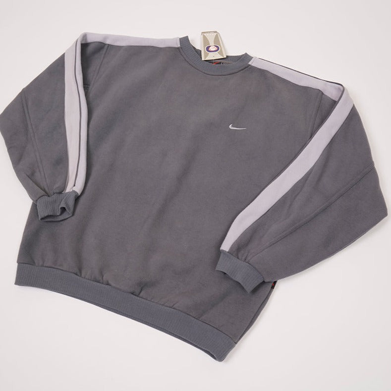 90er Sportbekleidung 2000er Style Trackpants-Trends Retro-Trikots Trackjackets im Vintage-Stil Winterjacken mit Retro-Vibe Trendige Hosen Jogginghosen von bekannten Marken wie Nike, Arc'teryx, Adidas Polo Ralph Lauren Designer Sportmode Carlo Coulliuci Sp