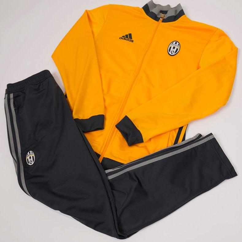 90er Sportbekleidung 2000er Style Trackpants-Trends Retro-Trikots Trackjackets im Vintage-Stil Winterjacken mit Retro-Vibe Trendige Hosen Jogginghosen von bekannten Marken wie Nike, Arc'teryx, Adidas Polo Ralph Lauren Designer Sportmode Carlo Coulliuci Sp