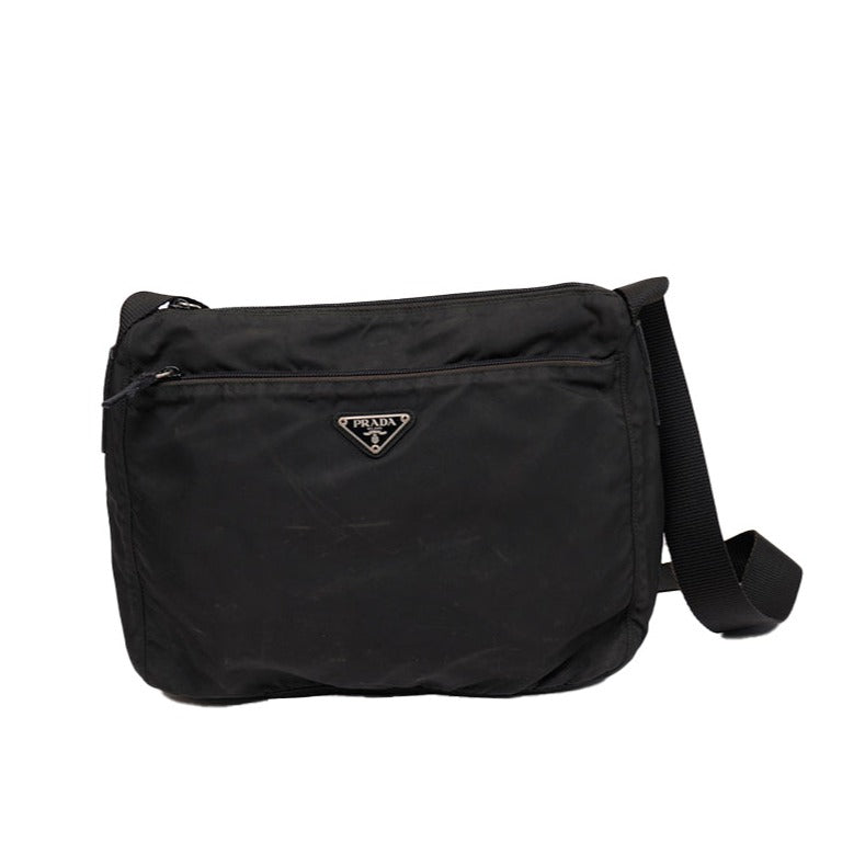 90er Sportbekleidung 2000er Style Trackpants-Trends Retro-Trikots Trackjackets im Vintage-Stil Winterjacken mit Retro-Vibe Trendige Hosen Jogginghosen von bekannten Marken wie Nike, Arc'teryx, Adidas Polo Ralph Lauren Designer Sportmode Carlo Coulliuci Sp