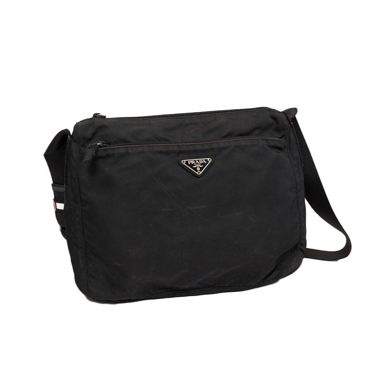 90er Sportbekleidung 2000er Style Trackpants-Trends Retro-Trikots Trackjackets im Vintage-Stil Winterjacken mit Retro-Vibe Trendige Hosen Jogginghosen von bekannten Marken wie Nike, Arc'teryx, Adidas Polo Ralph Lauren Designer Sportmode Carlo Coulliuci Sp