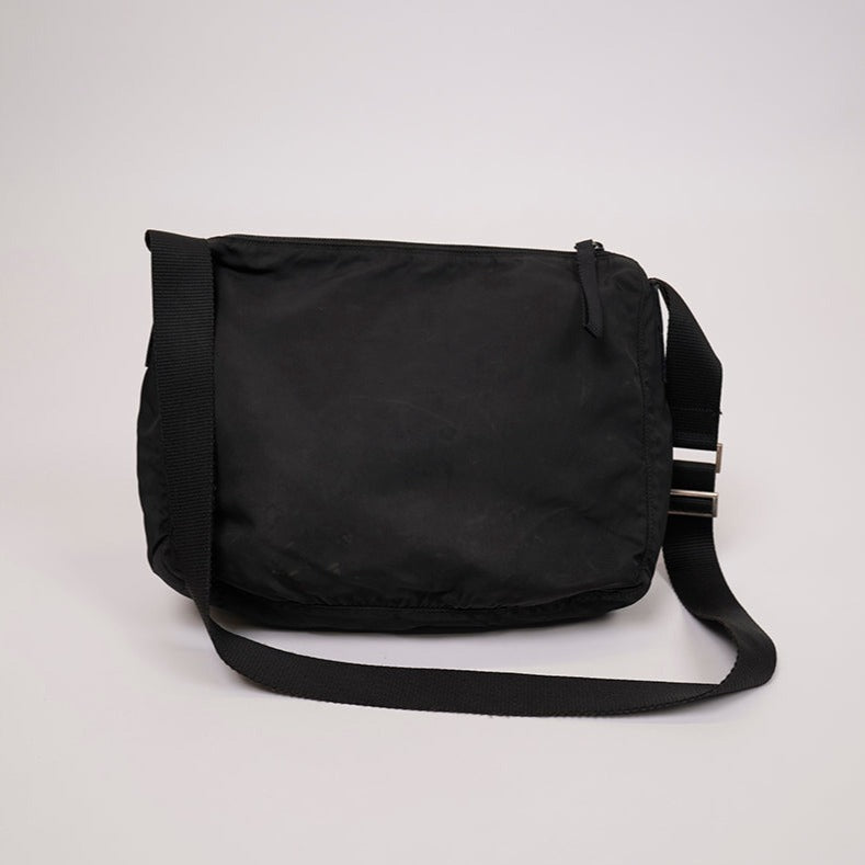 90er Sportbekleidung 2000er Style Trackpants-Trends Retro-Trikots Trackjackets im Vintage-Stil Winterjacken mit Retro-Vibe Trendige Hosen Jogginghosen von bekannten Marken wie Nike, Arc'teryx, Adidas Polo Ralph Lauren Designer Sportmode Carlo Coulliuci Sp