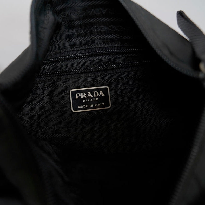 90er Sportbekleidung 2000er Style Trackpants-Trends Retro-Trikots Trackjackets im Vintage-Stil Winterjacken mit Retro-Vibe Trendige Hosen Jogginghosen von bekannten Marken wie Nike, Arc'teryx, Adidas Polo Ralph Lauren Designer Sportmode Carlo Coulliuci Sp