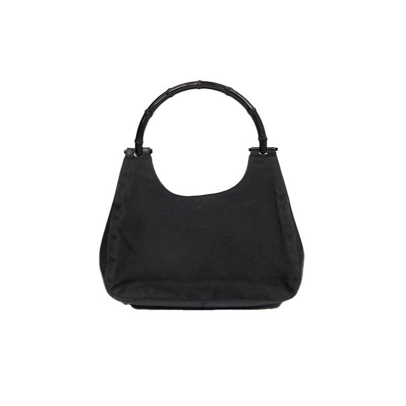 90er Sportbekleidung 2000er Style Trackpants-Trends Retro-Trikots Trackjackets im Vintage-Stil Winterjacken mit Retro-Vibe Trendige Hosen Jogginghosen von bekannten Marken wie Nike, Arc'teryx, Adidas Polo Ralph Lauren Designer Sportmode Carlo Coulliuci Sp