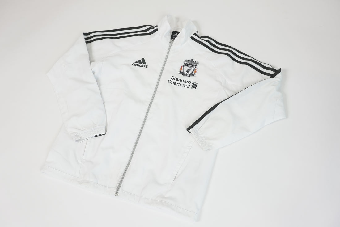 90er Sportbekleidung 2000er Style Trackpants-Trends Retro-Trikots Trackjackets im Vintage-Stil Winterjacken mit Retro-Vibe Trendige Hosen Jogginghosen von bekannten Marken wie Nike, Arc'teryx, Adidas Polo Ralph Lauren Designer Sportmode Carlo Coulliuci Sp